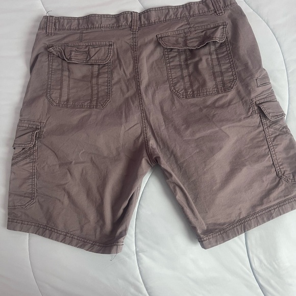 2 $12 EUC Cargo Shorts 1 khaki and 1 gray Size 40 98% cotton 2% spandex - Picture 7 of 7